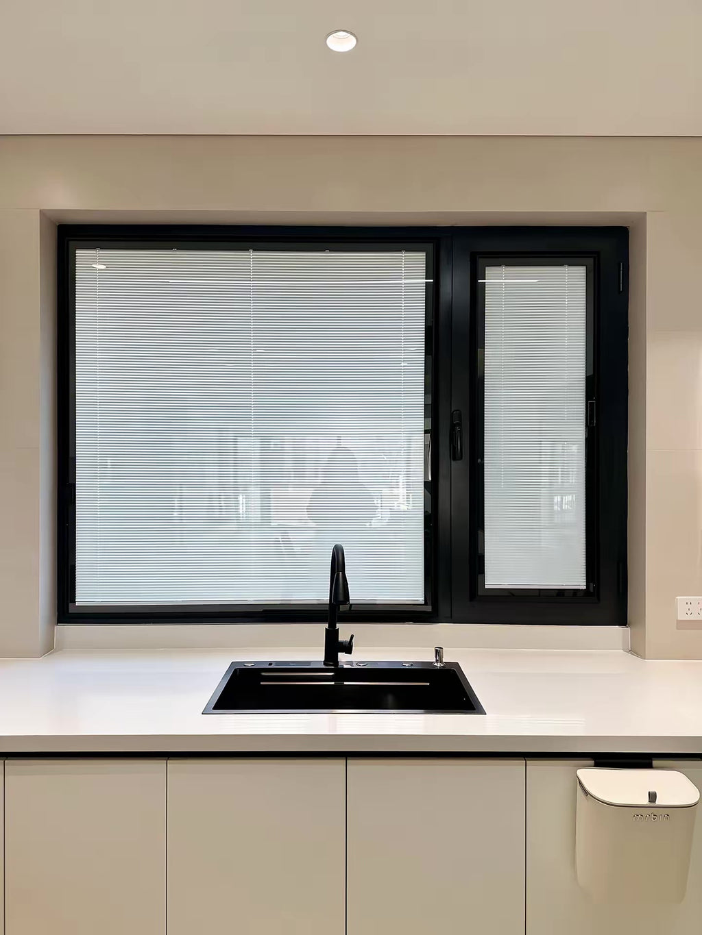 Magnetic-attached blinds
