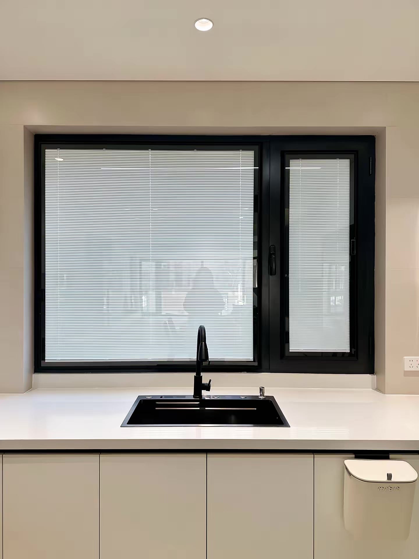 Magnetic-attached blinds