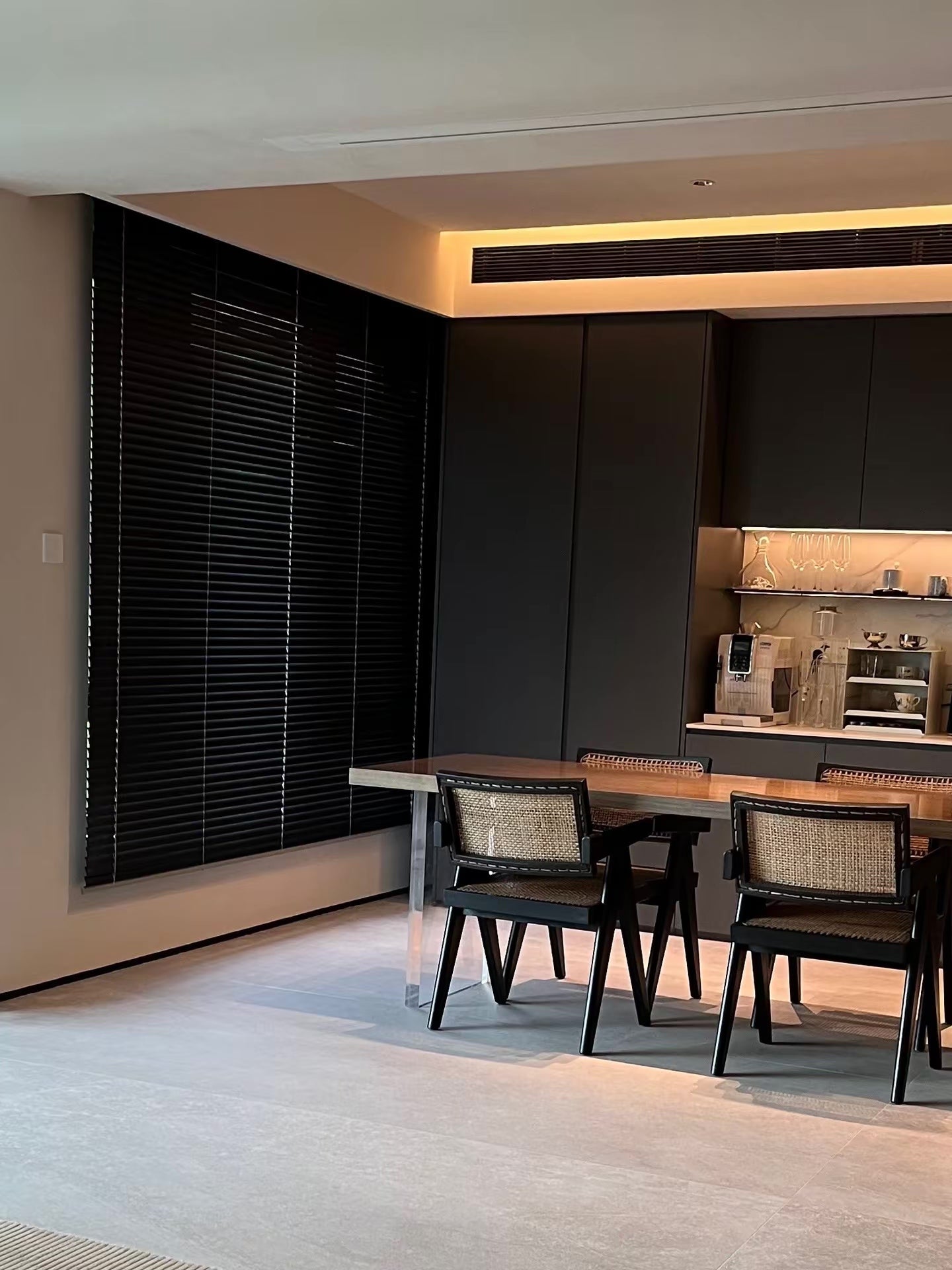 Venetian blinds