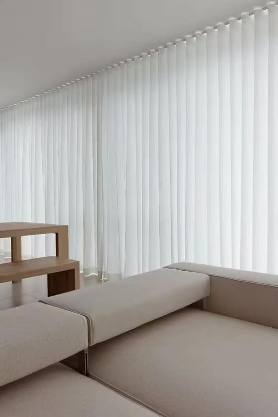 Snake-shaped aesthetic curtain