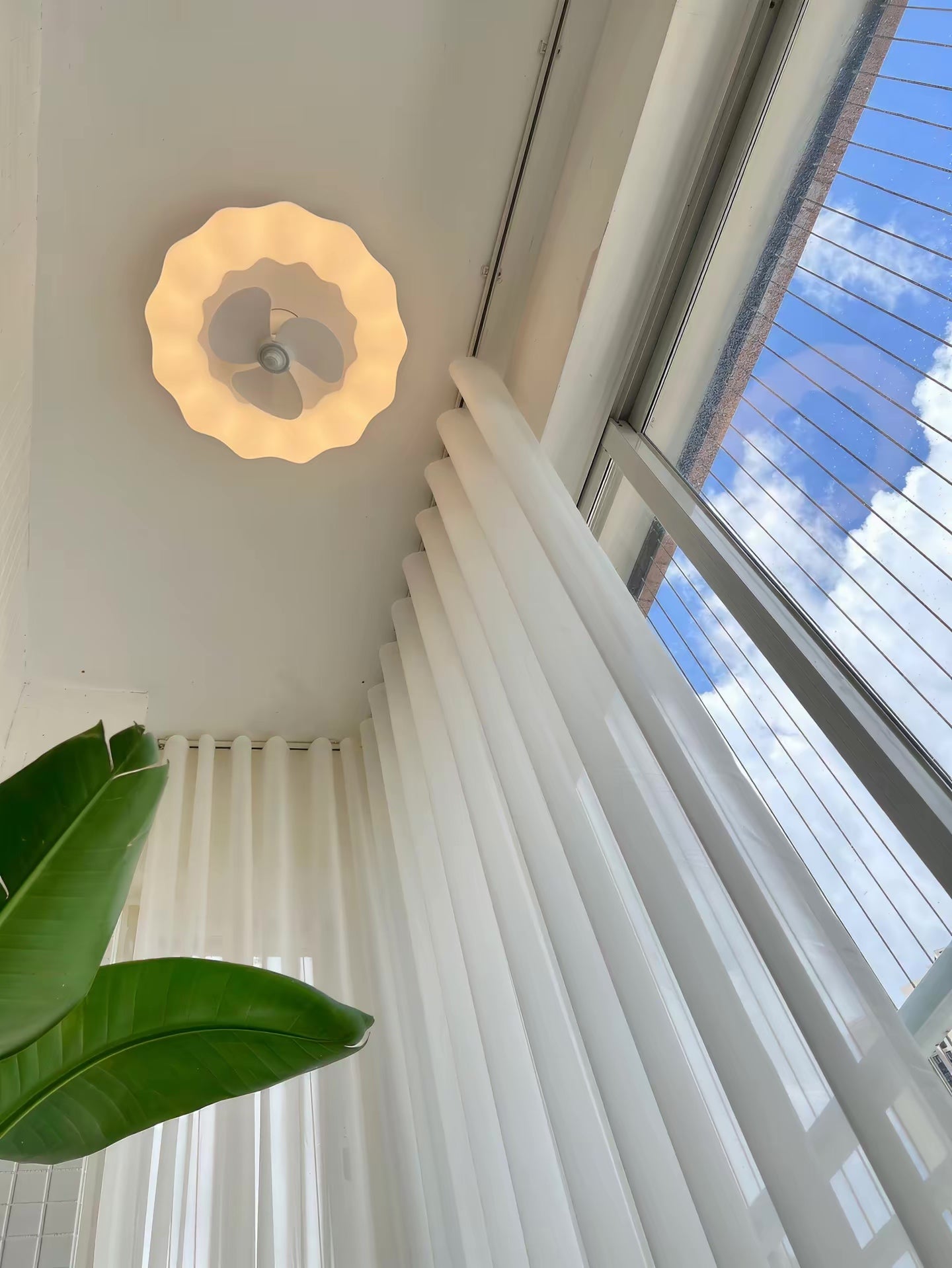 Snake-shaped aesthetic curtain