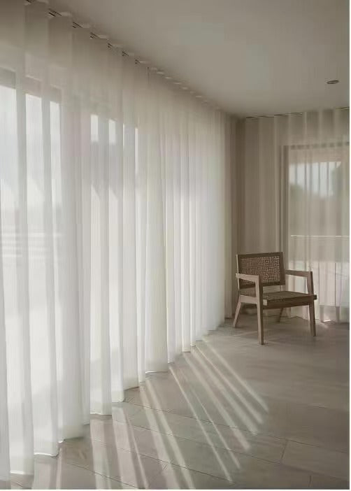 Snake-shaped aesthetic curtain