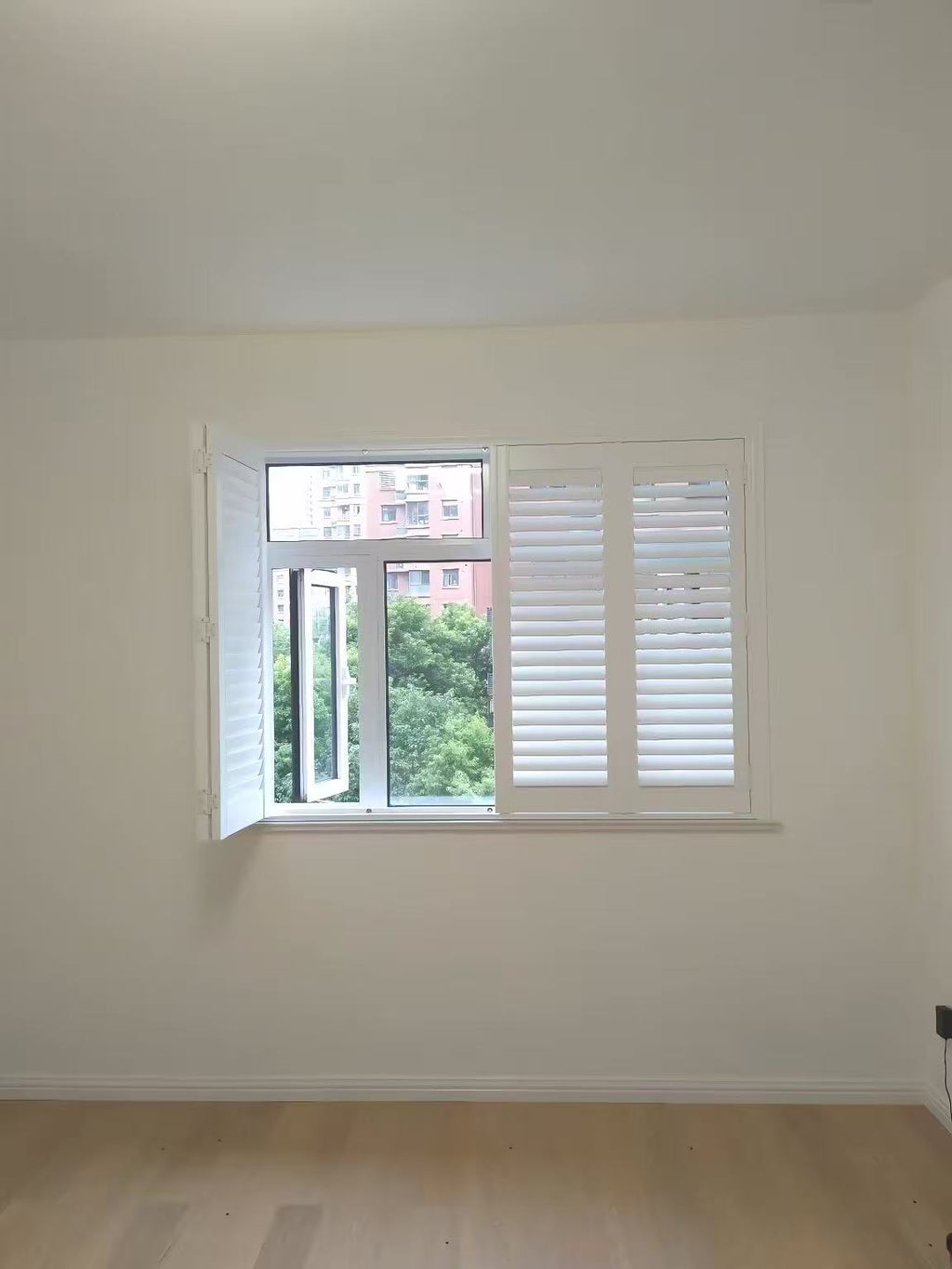 Installation-free shutter curtain